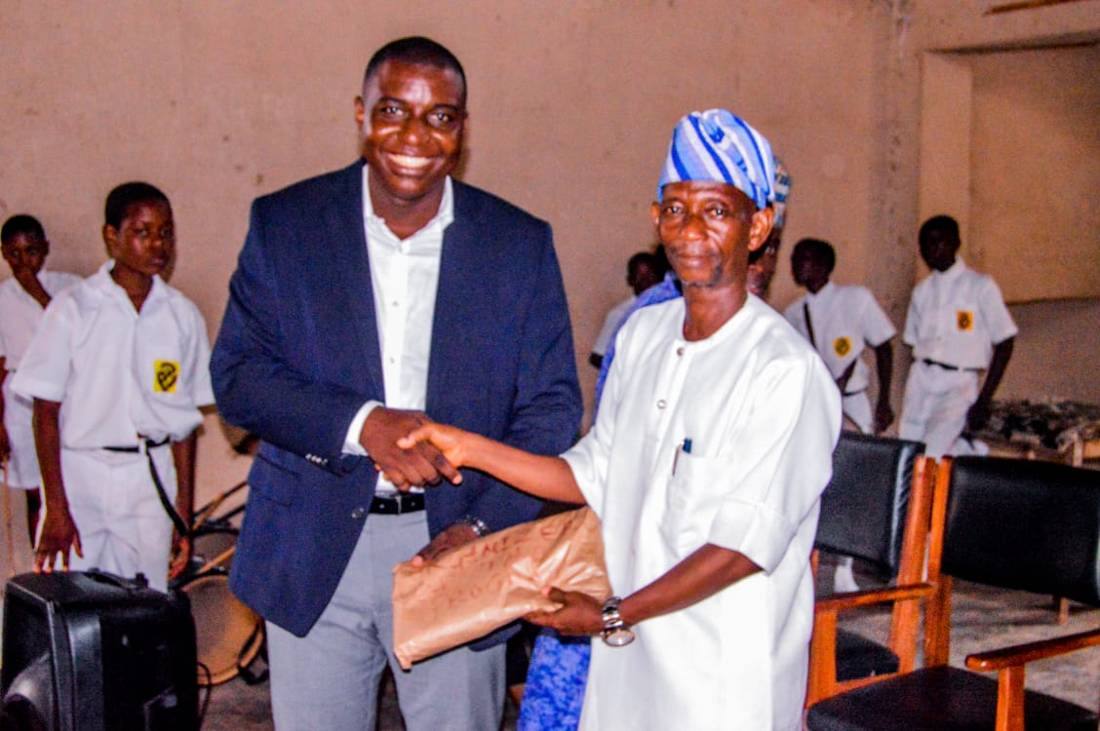 A Junior School prize presentation