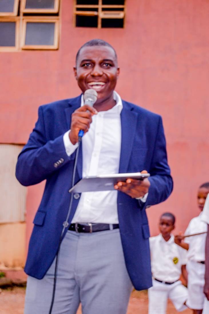 Ridwan Sorunke speaks to students at the Prize Giving Day